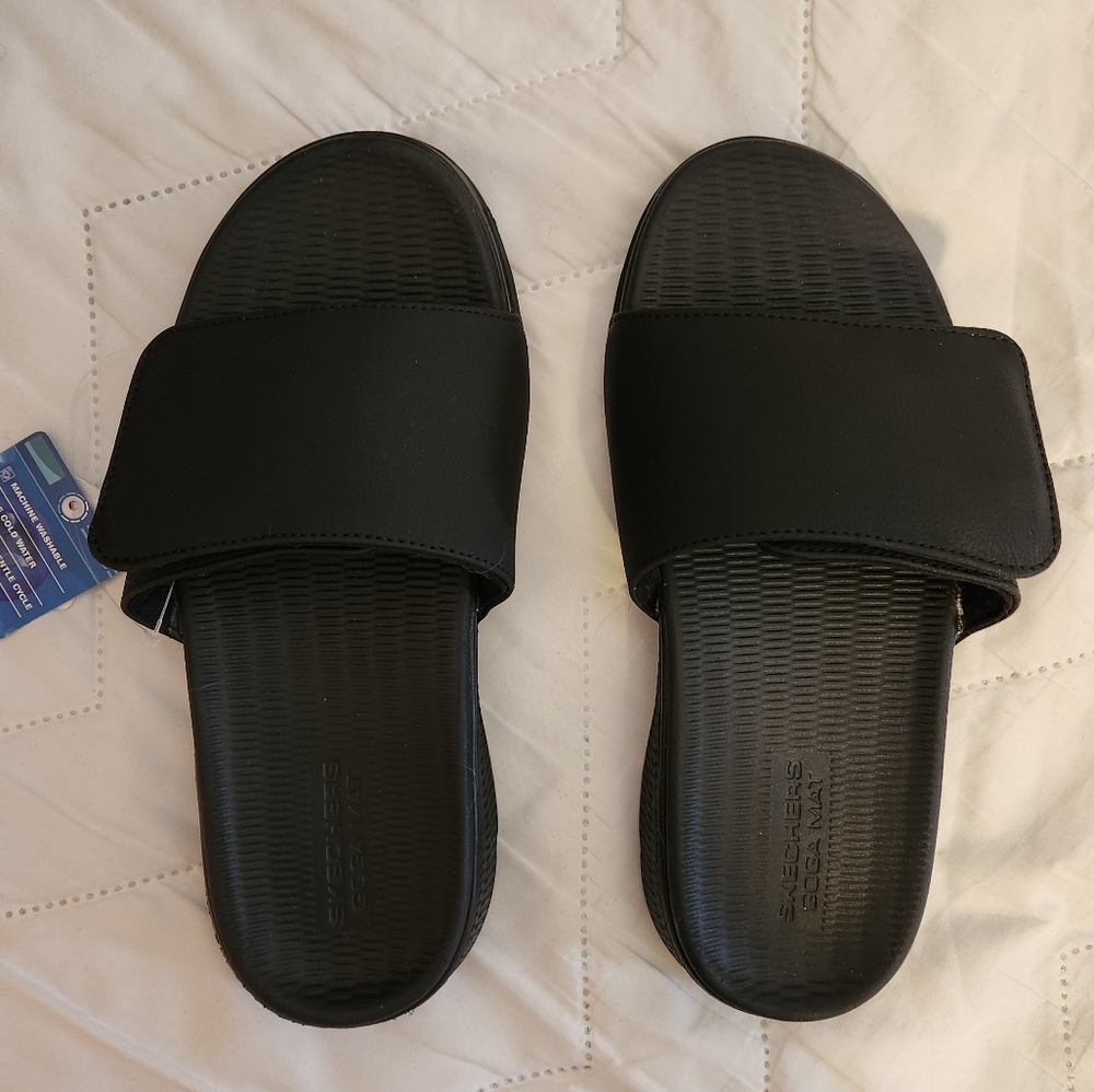 NWT Skechers men/women cushioning slides